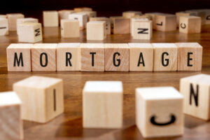 Mortgage calculator displaying input fields and results.