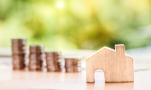 Guide on purchasing a home in the USA with key steps outlined.